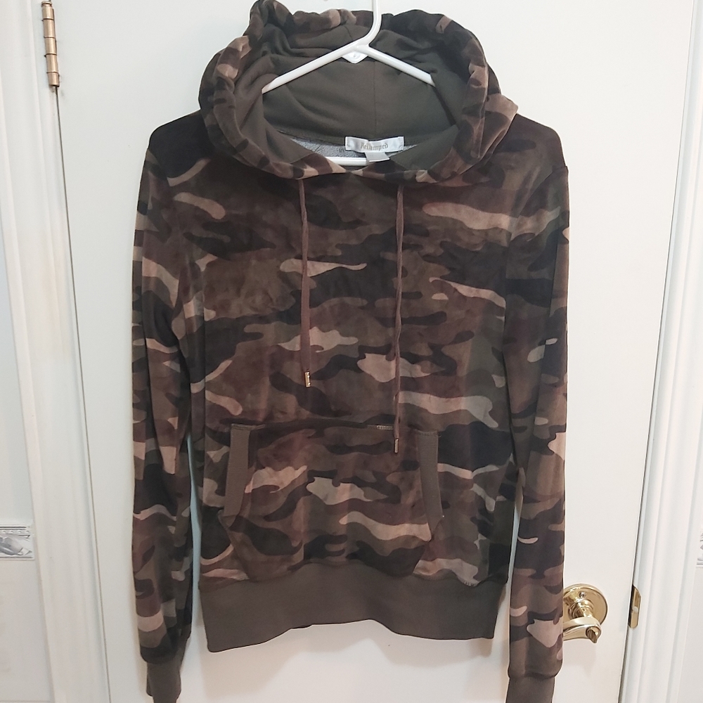 🤯 2/$15 Revamped Army Print Longsleeve Hoodie Size Small (S)